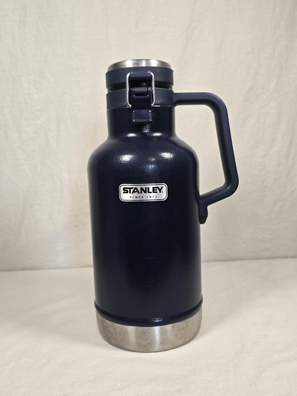 Stanley Classic Vacuum Growler 64oz 2 Qt Navy Blue Insulated Beer Jug